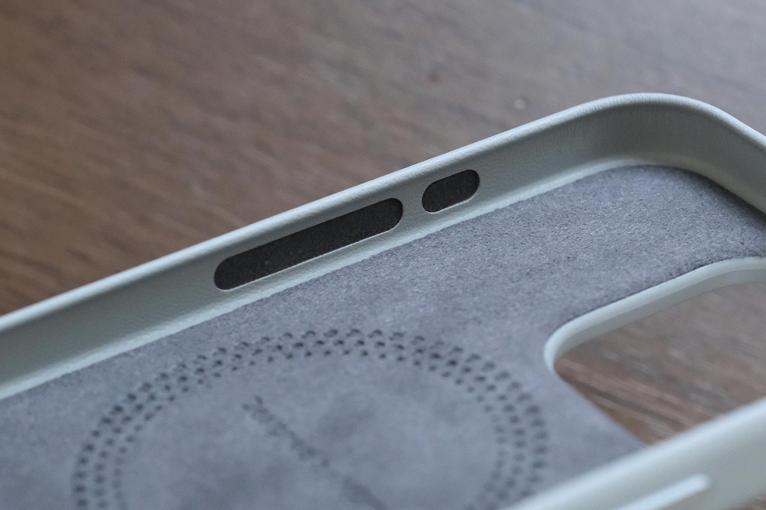 MOFT MOVAS™レザーケース(iPhone 16)ケース内部