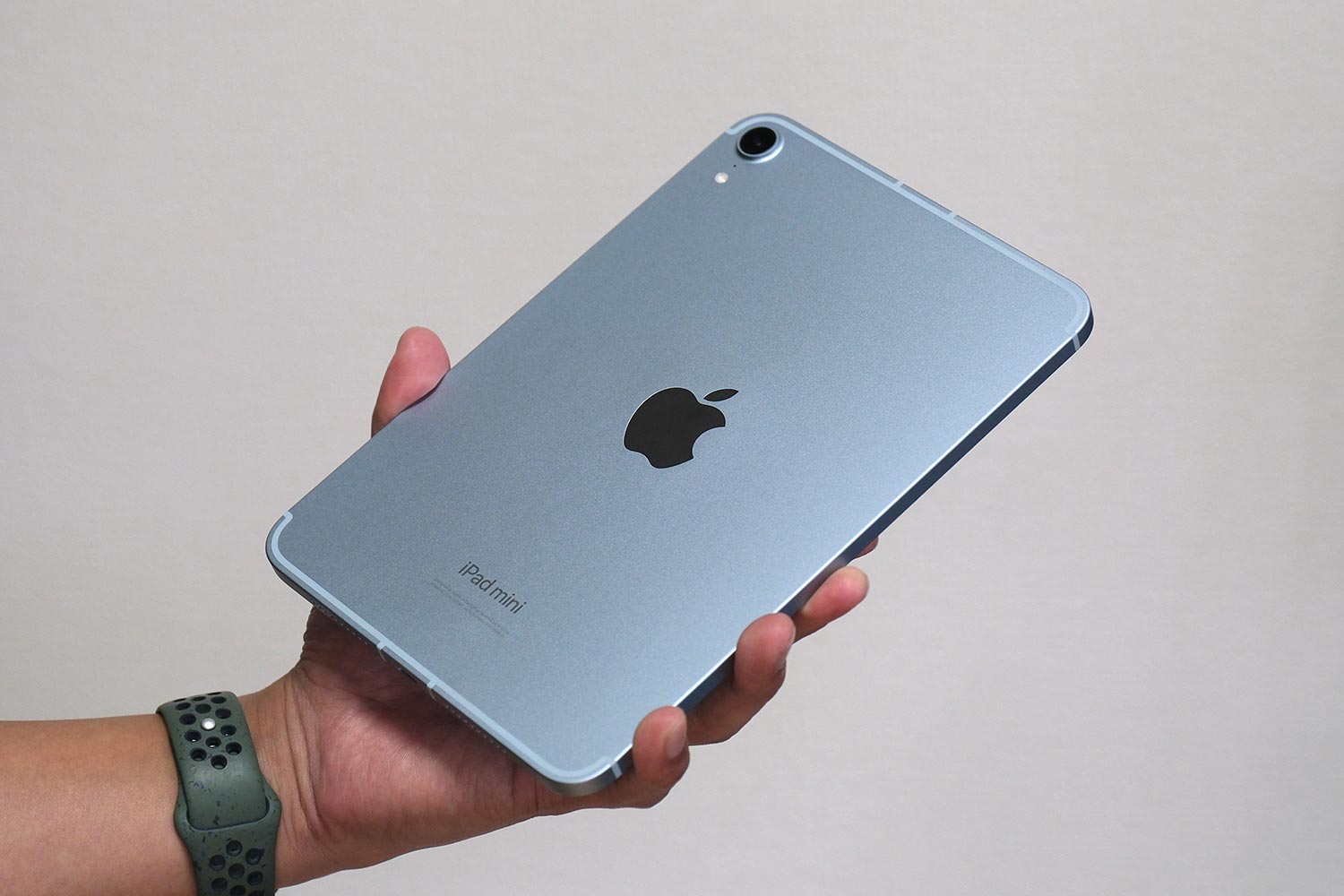 iPad mini(A17 Pro)筐体の素材