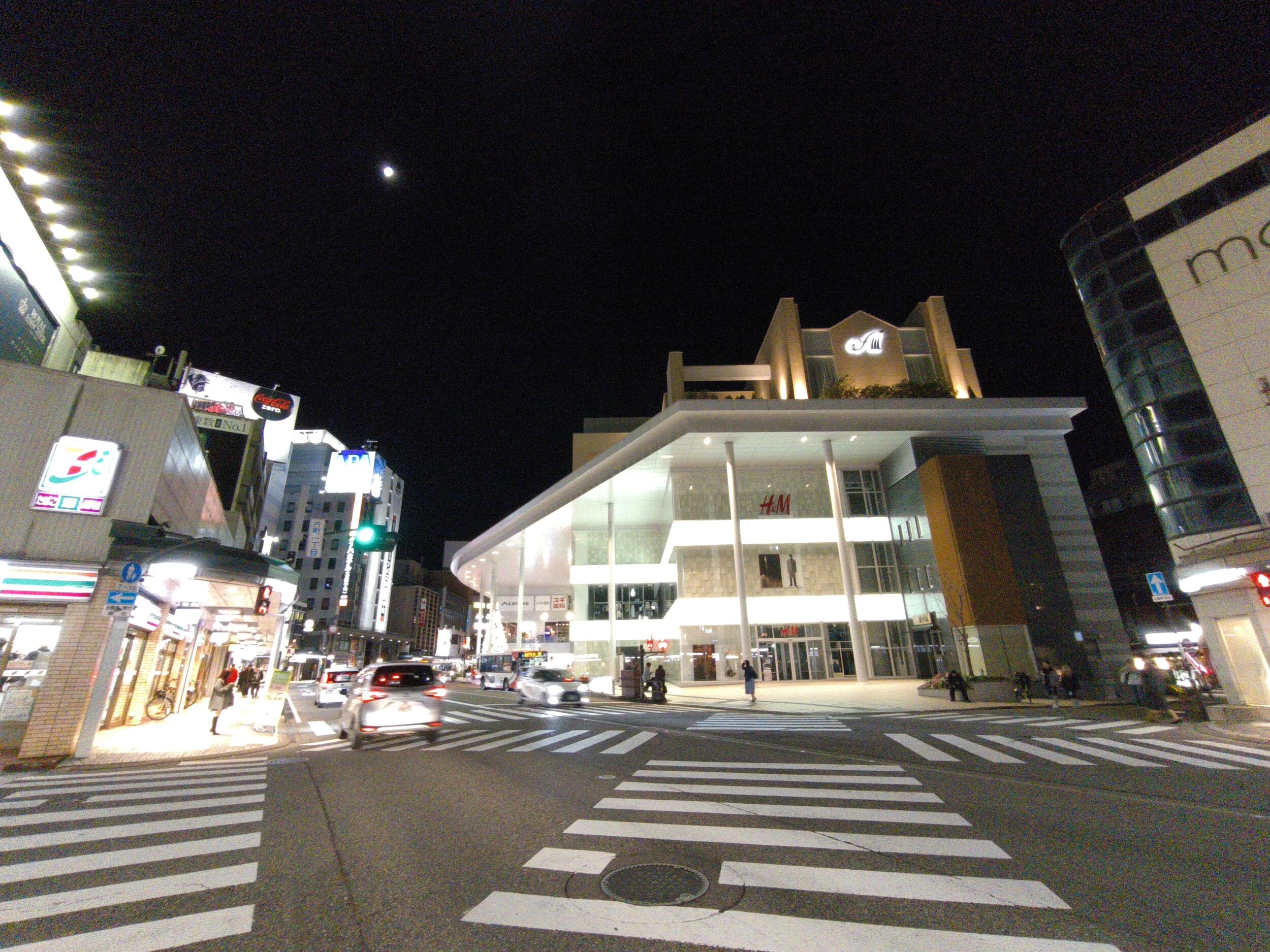 Xiaomi 13T Pro 超広角 × 0.6:夜の街