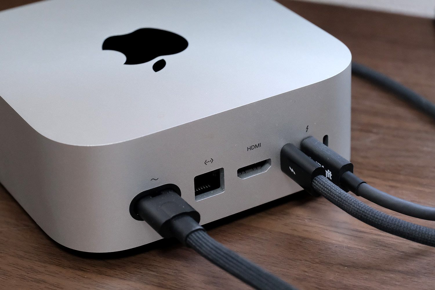 Mac mini(m4)背面ポート