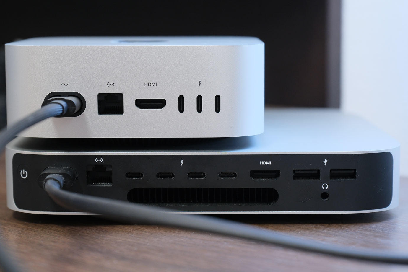 Mac mini(M4)vs(M2)背面の外部ポート