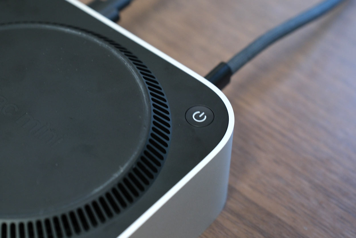 Mac mini(M4)電源ボタン
