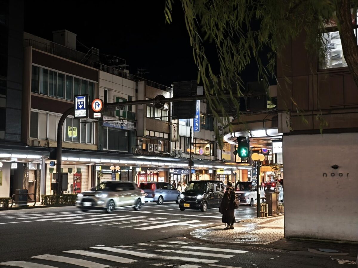 Xiaomi 14T 望遠×3:夜の横断歩道