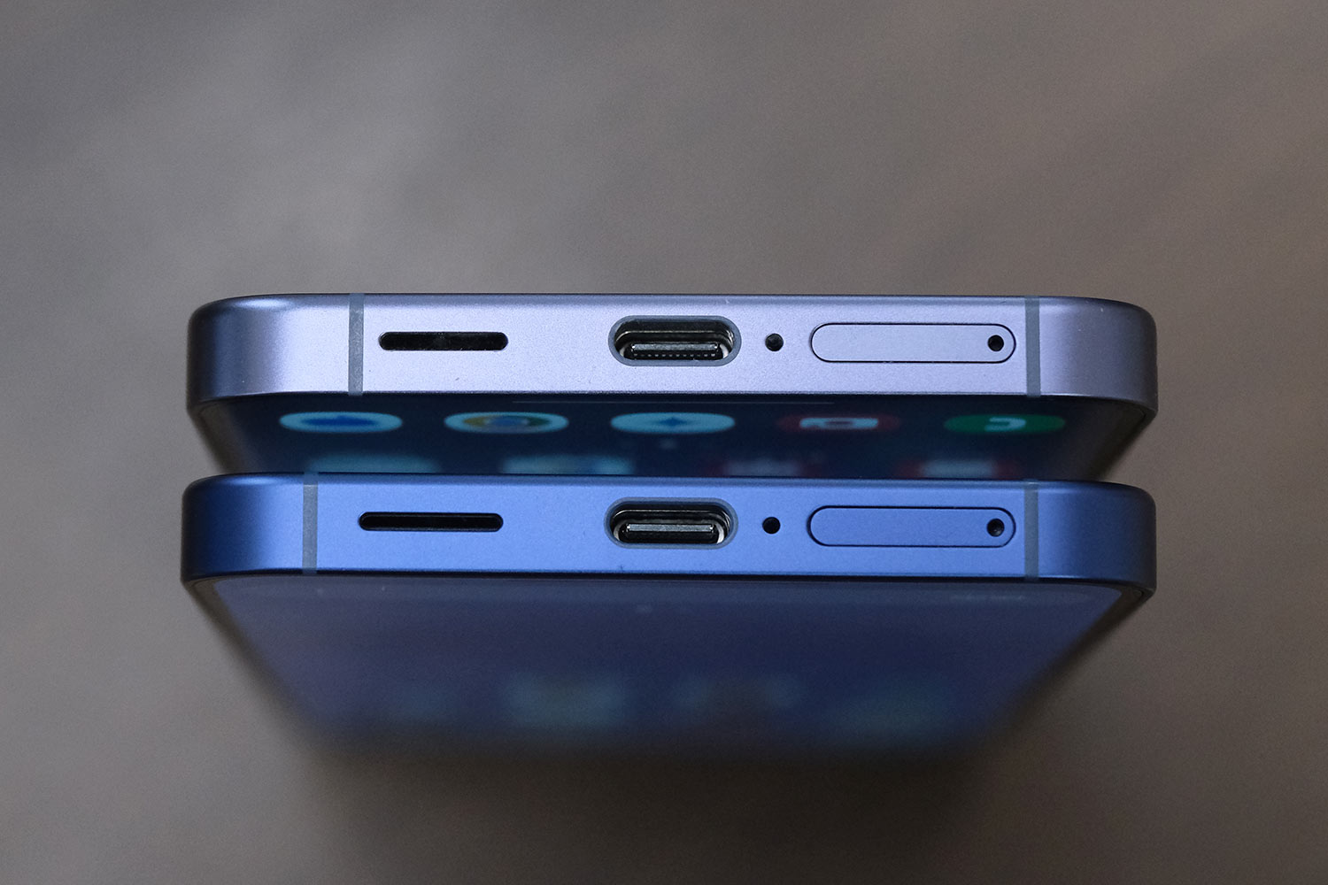 Galaxy S25 vs S24 端末下の形状