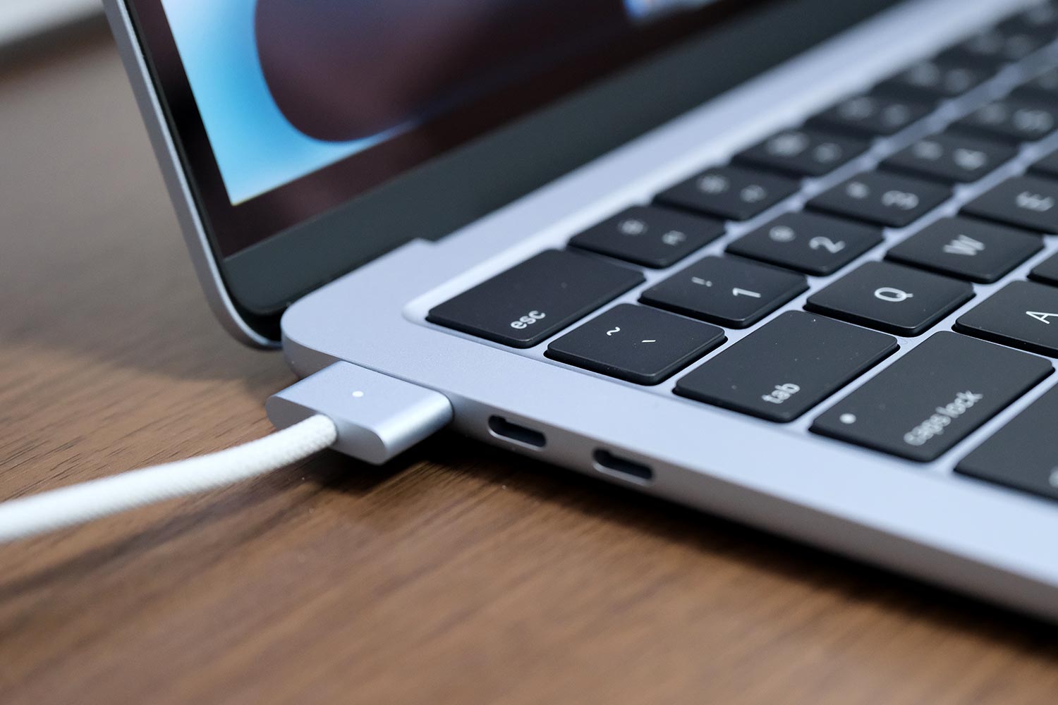 MacBook Air(M4)スカイブルー MagSafeケーブル