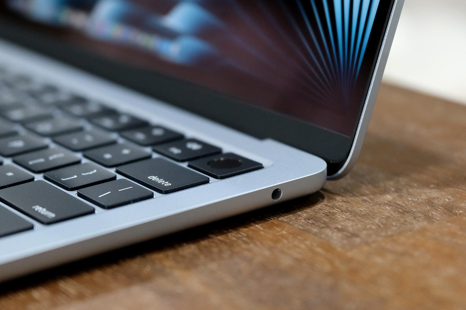 MacBook Air(M4)外部ポート右