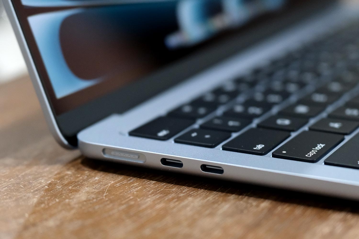 MacBook Air(M4)外部ポート左