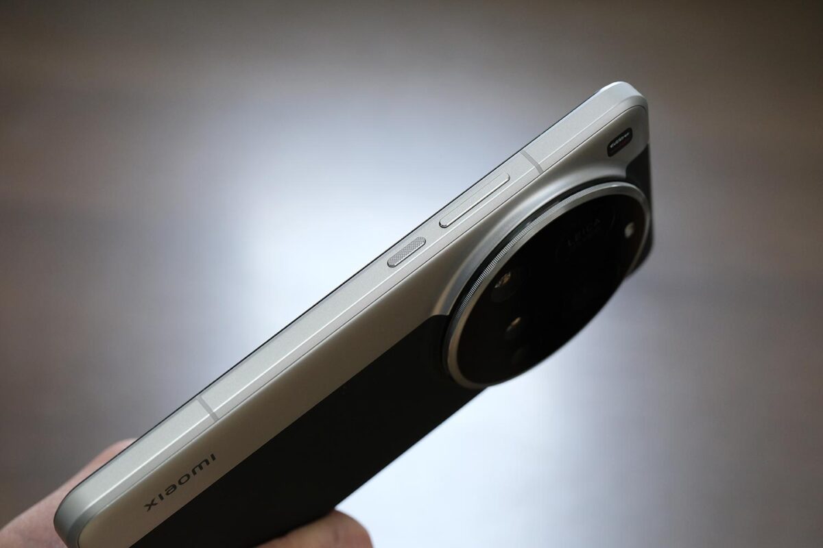 Xiaomi 15 Ultra 本体の形状