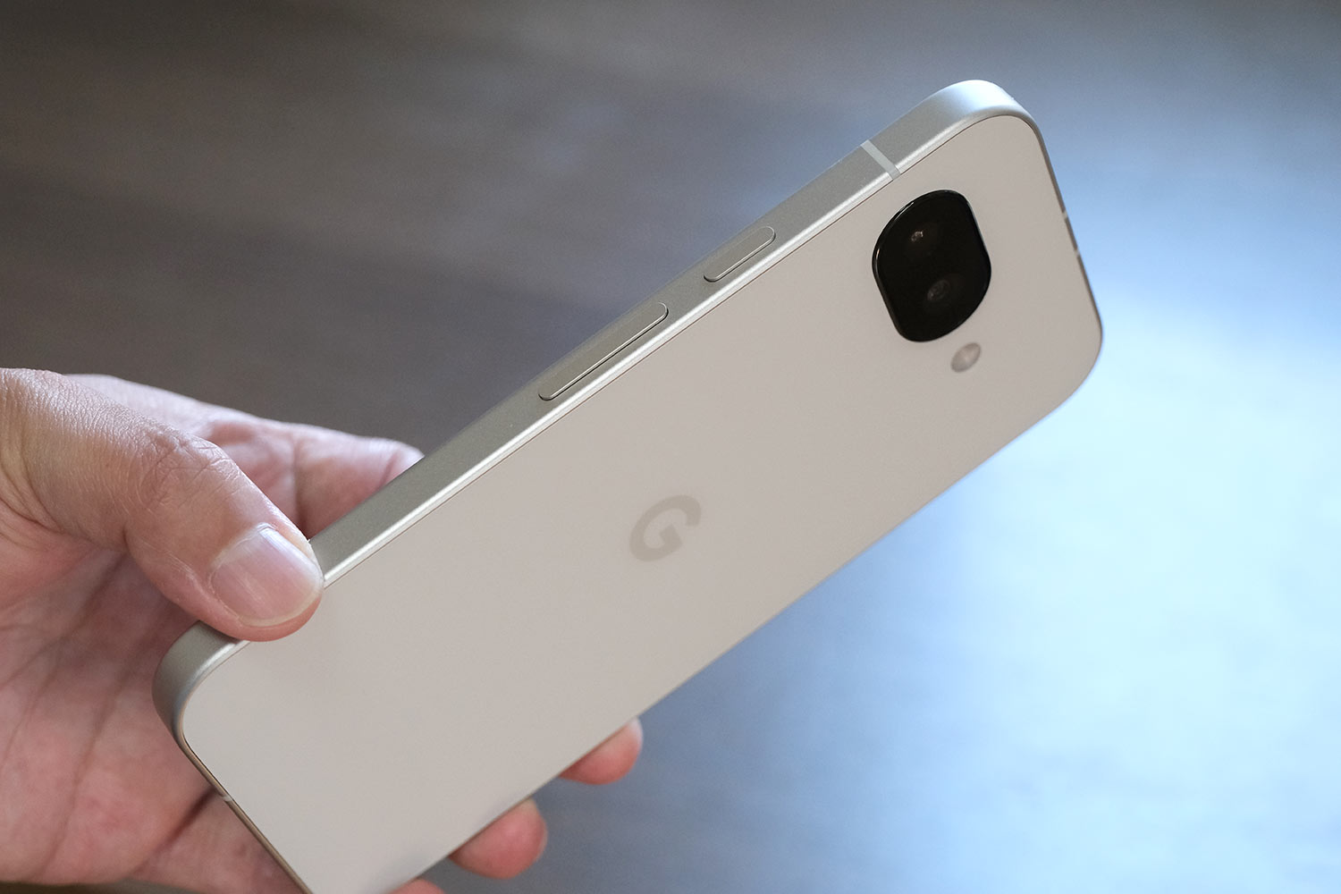 Pixel 9a 本体の形状