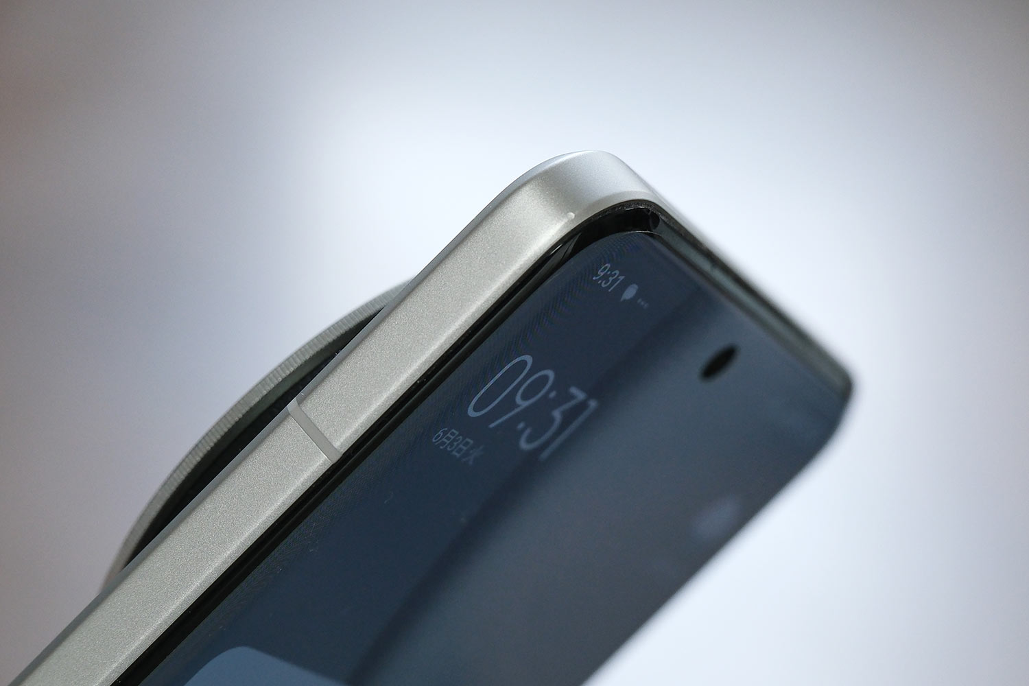 Xiaomi 15 Ultra サイドフレームの凹み