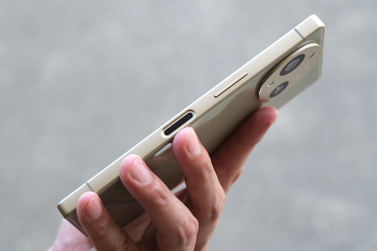 AQUOS R10 本体の形状
