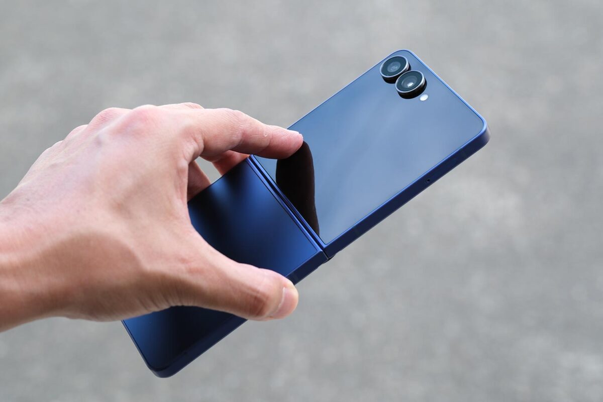 Galaxy Z Flip7 開いた状態 背面