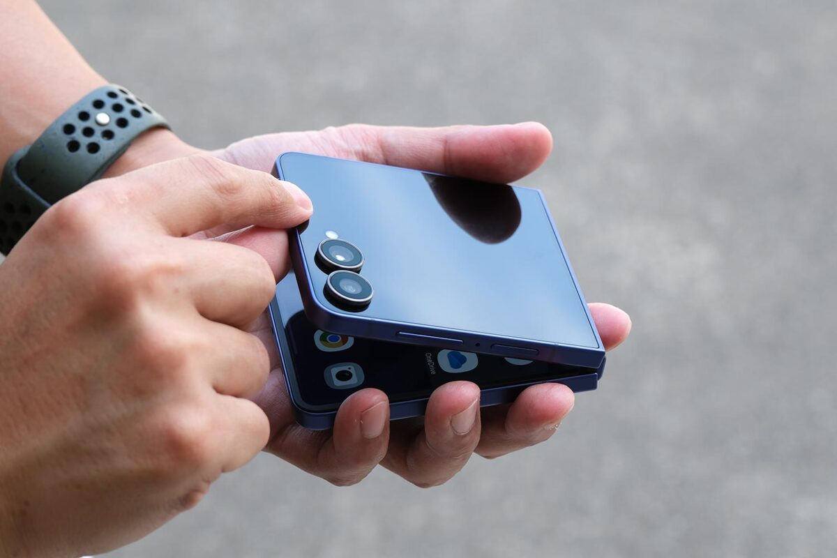 Galaxy Z Flip7 縦折りスマホ