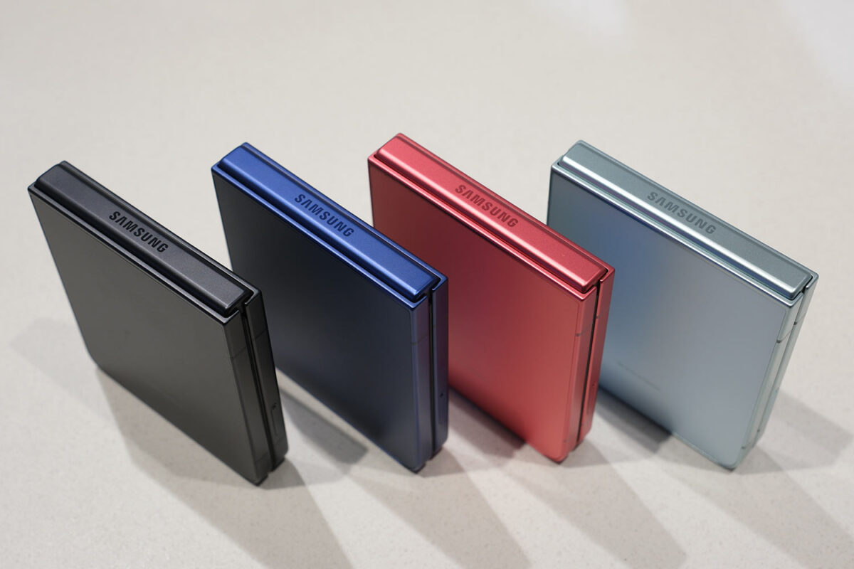 Galaxy Z Flip7 本体カラーラインナップ(閉じた状態)
