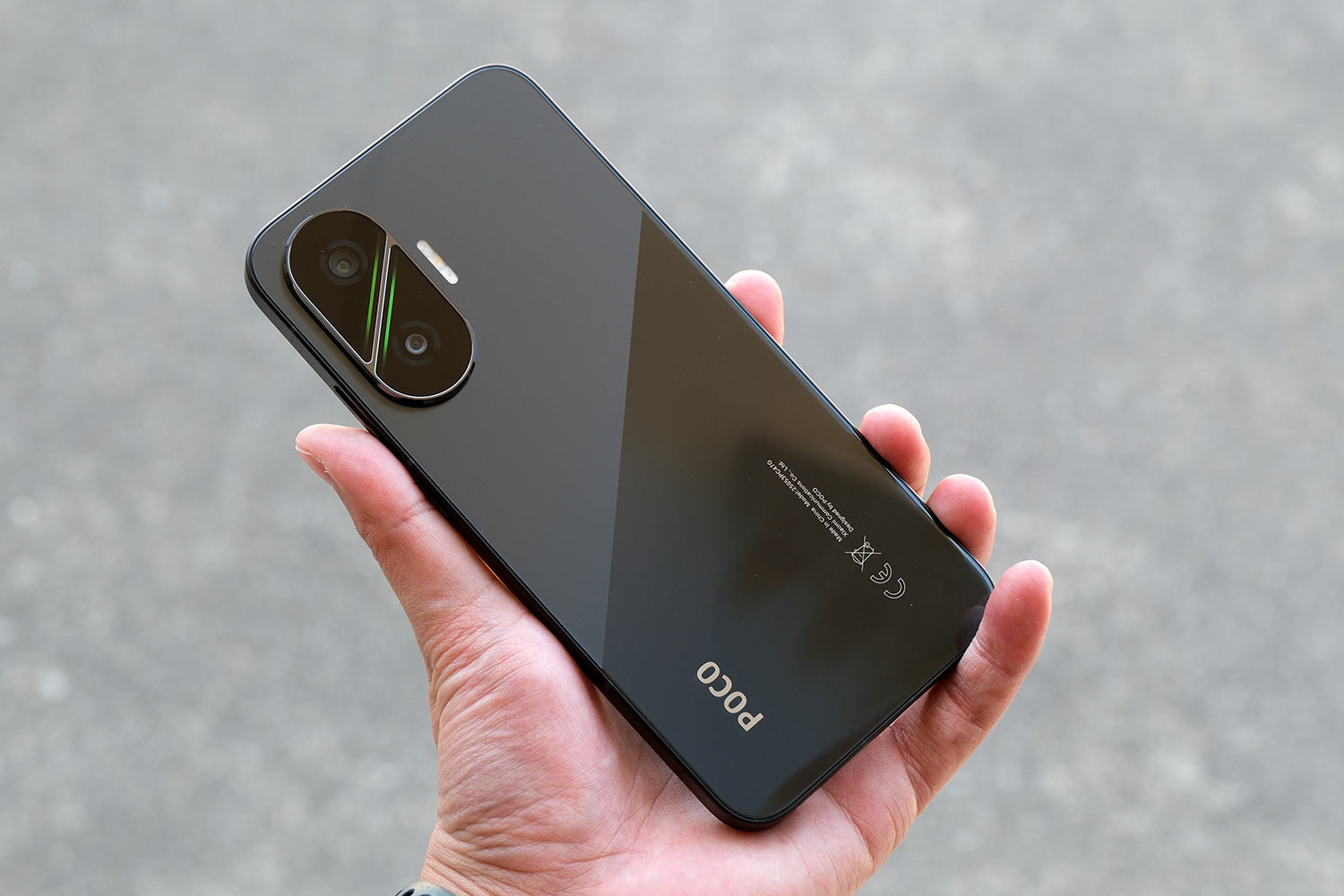 POCO F7 背面パネル