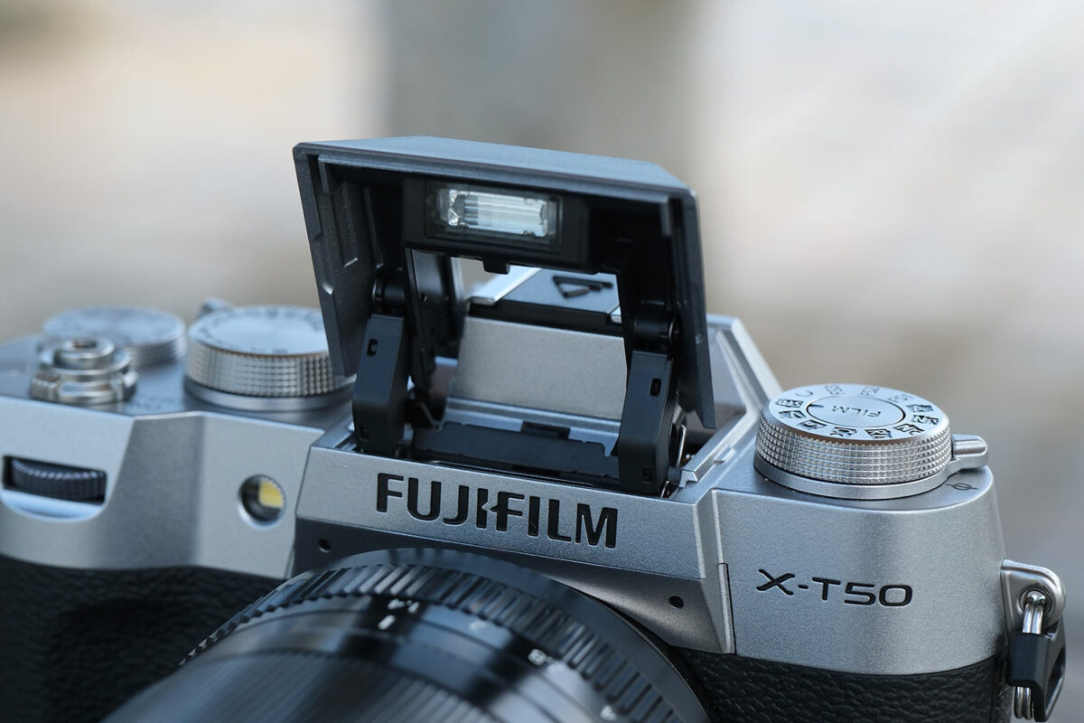 X-T50 ポップアップ式ストロボ 前面