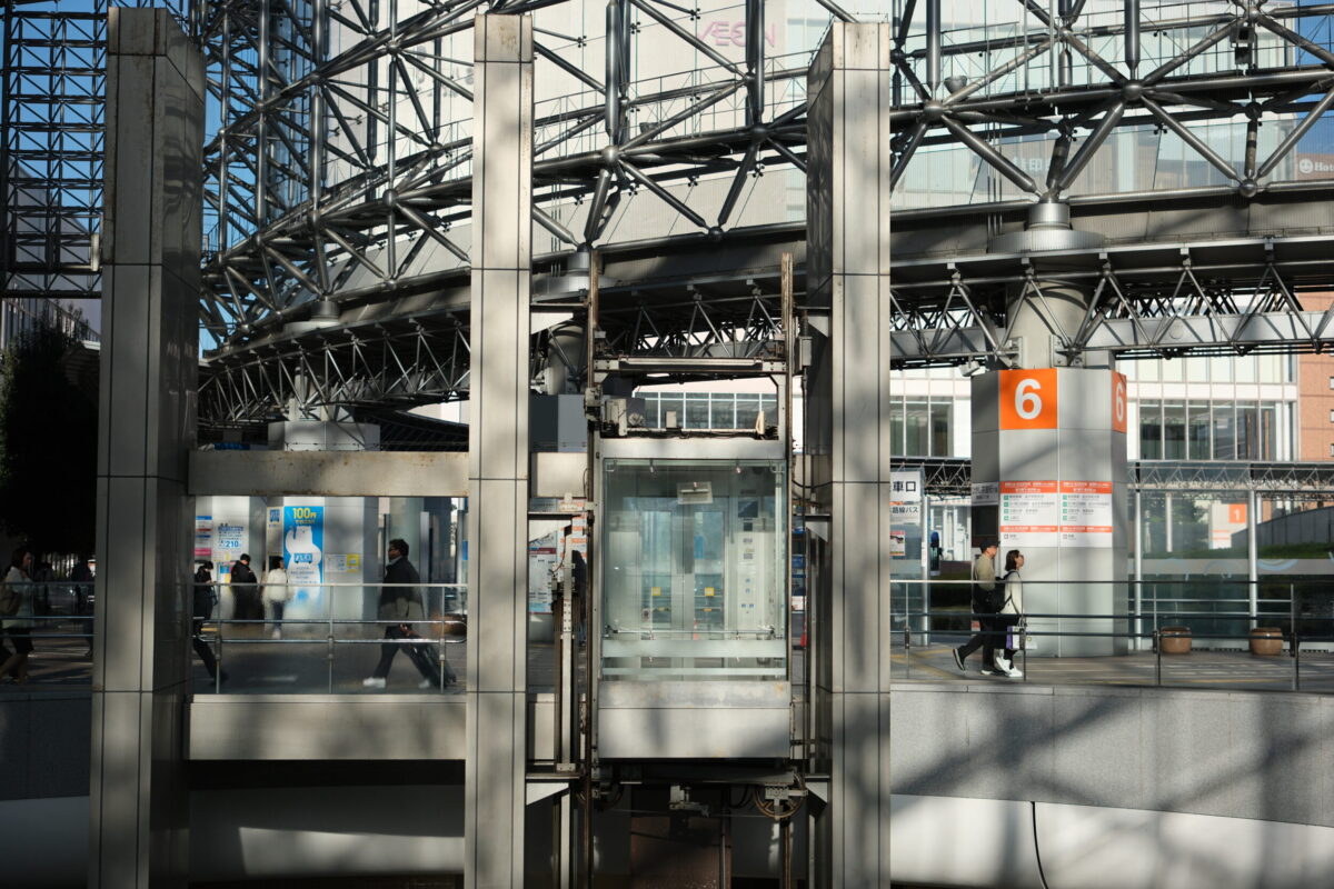 X-T50 + XF33mmF1.4 R LM WR 金沢駅の広場エレベーター
