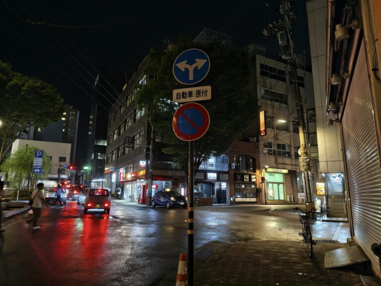 arrows Alpha 広角×1 夜の道路