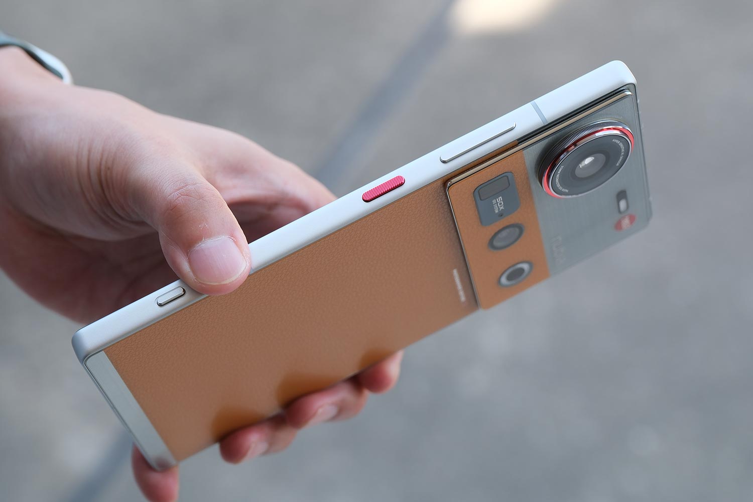 nubia Z70S Ultra 端末右 操作ボタンの配置