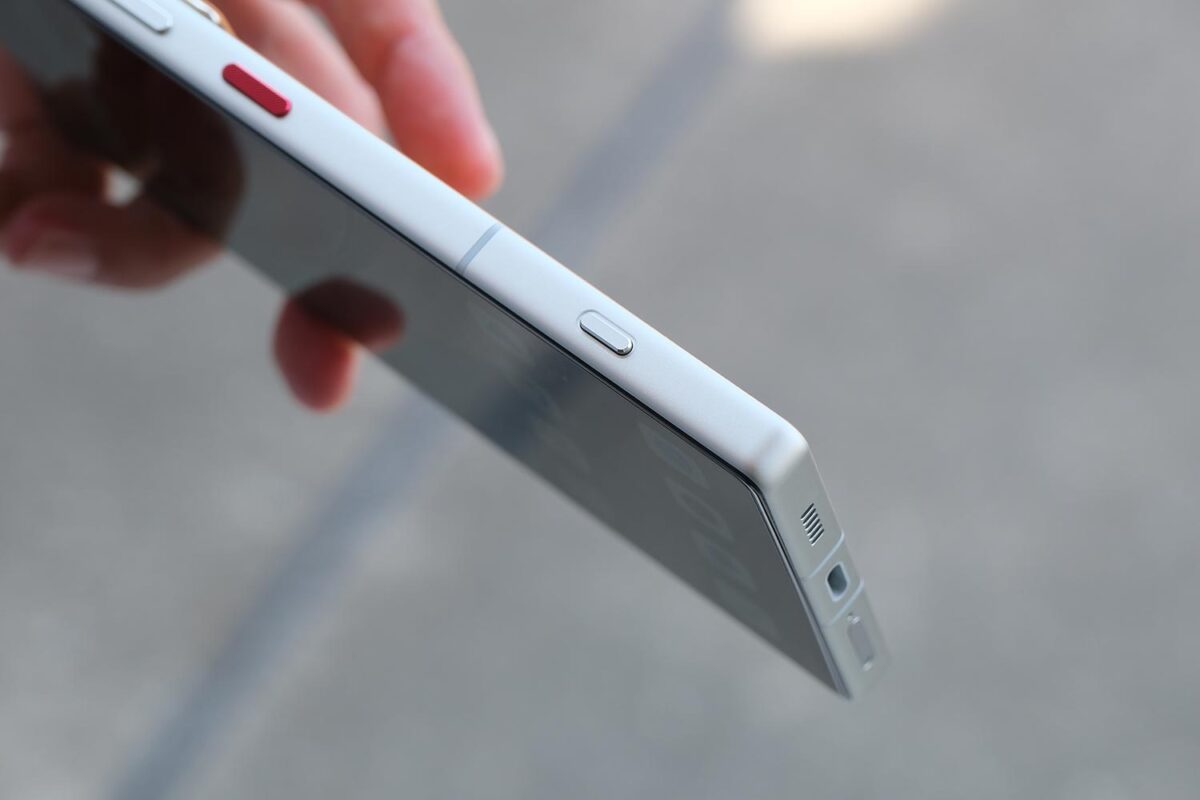 nubia Z70S Ultra カメラボタン