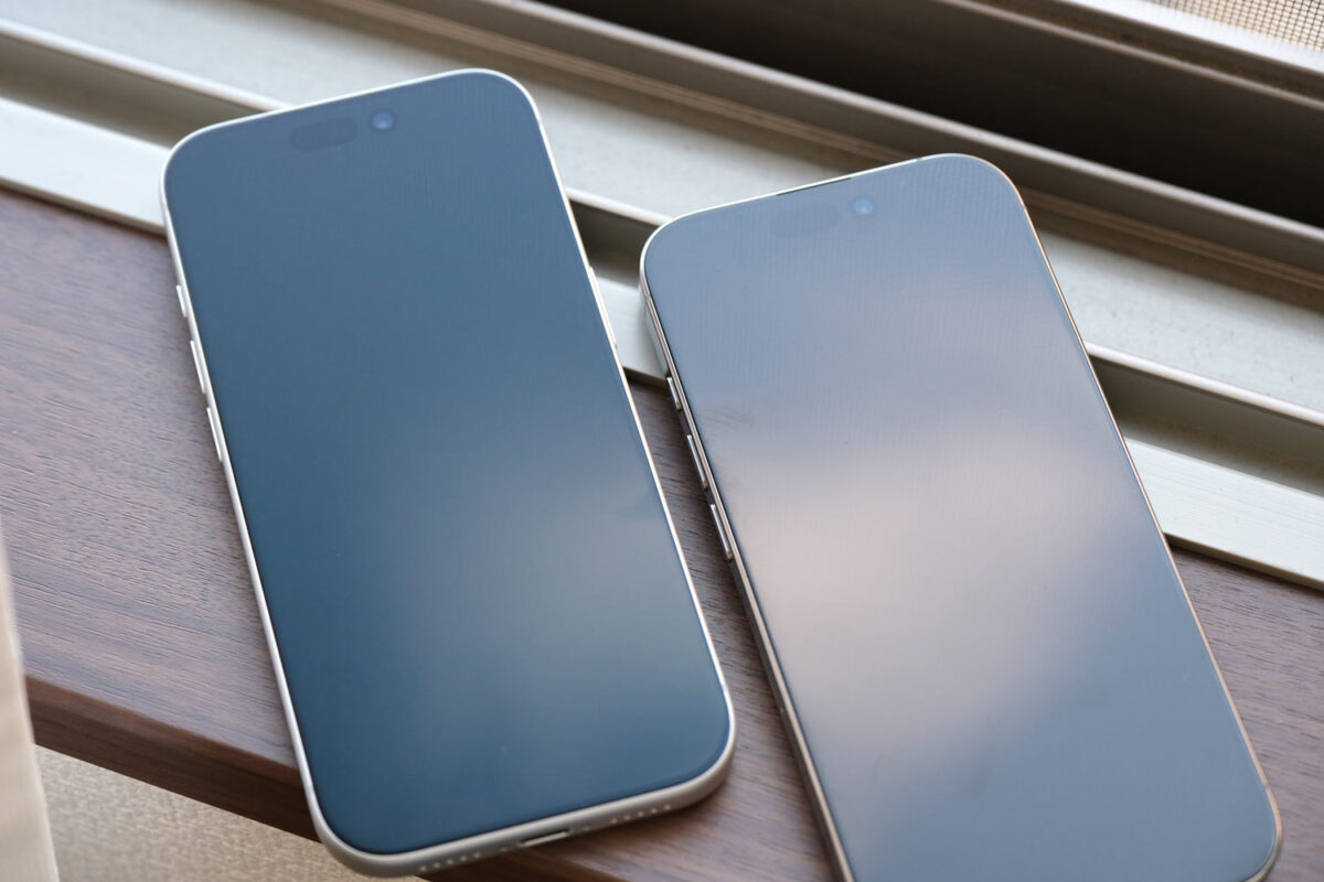 iPhone 17 Pro vs 16 Pro パネルの光写り込み比較