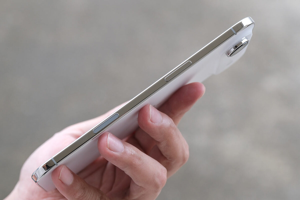 iPhone Air サイドフレーム（右）