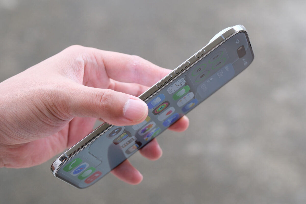iPhone Air サイドフレーム（左）