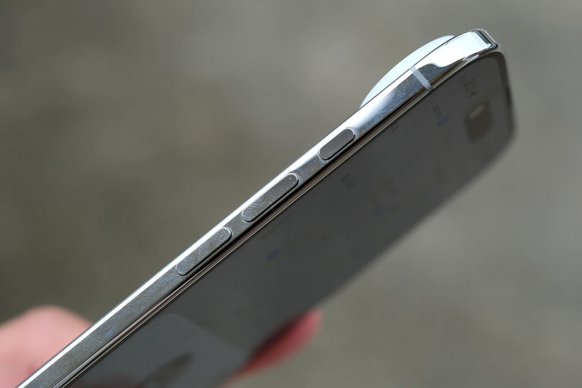 iPhone Air チタニウム 指紋付着