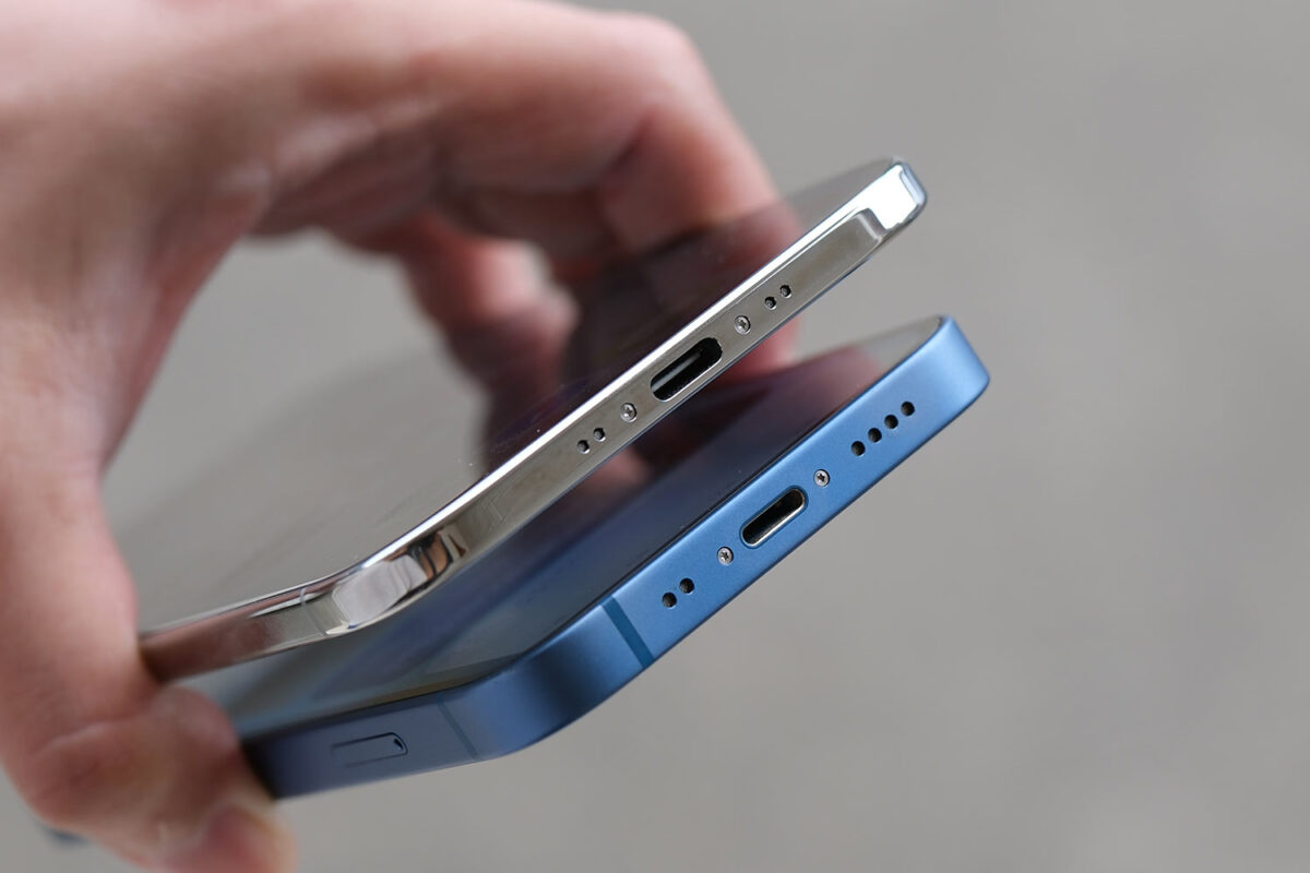 iPhone Air vs 13 mini 充電ポート