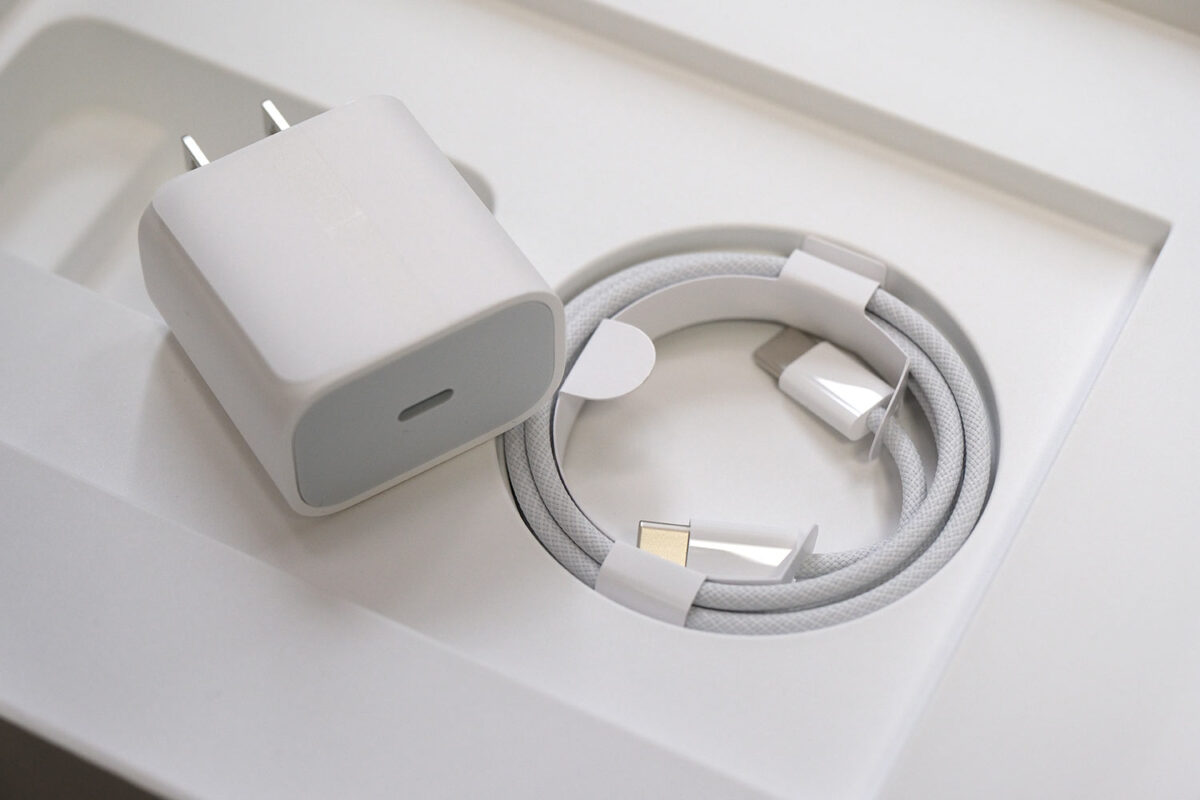 iPad（A16）電源アダプタとケーブル