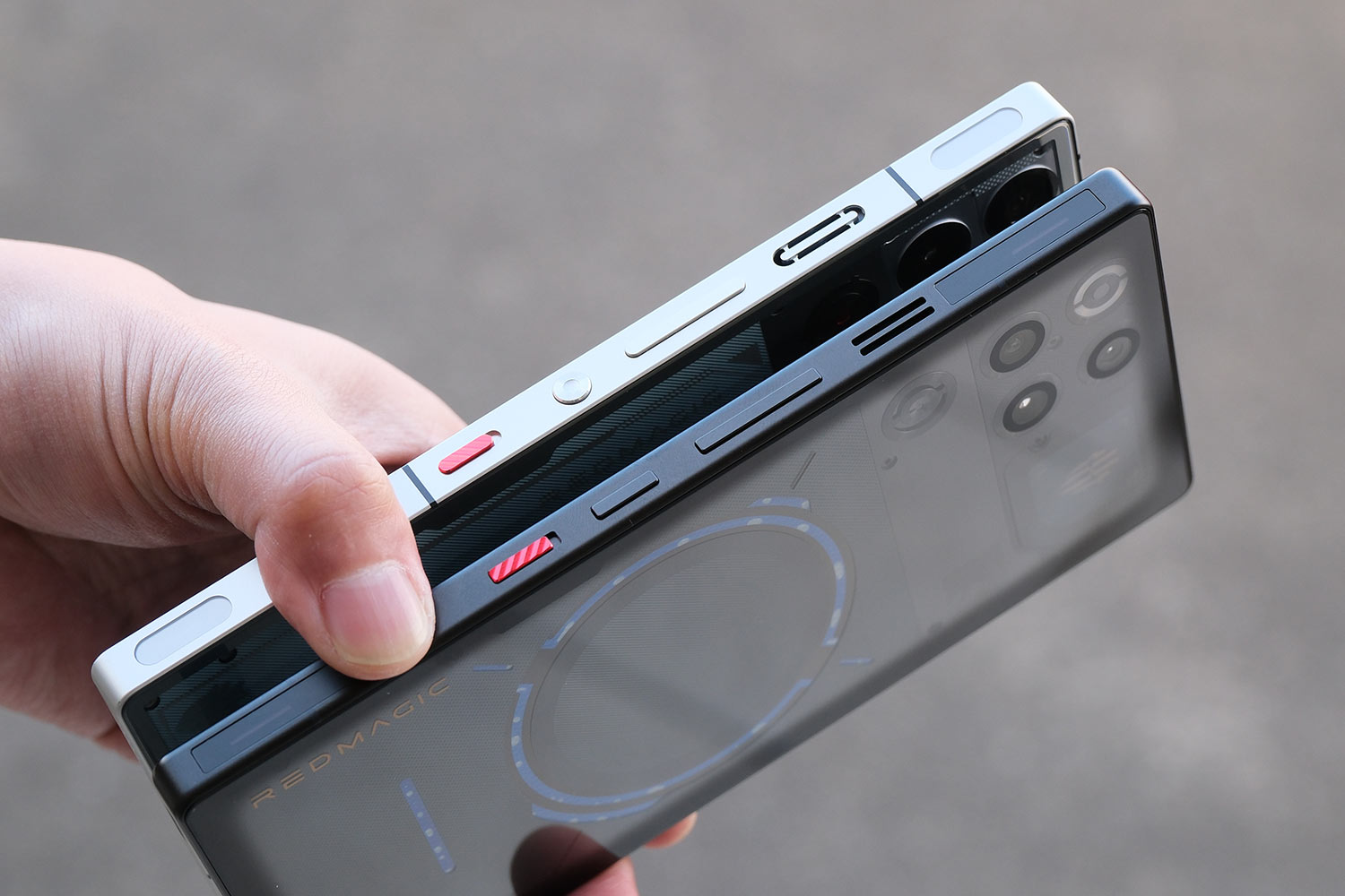 REDMAGIC 11 Pro 操作ボタンの配置