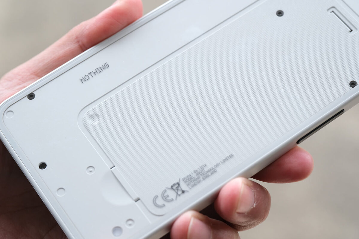 Nothing Phone (3a) Lite 背面パネルの質感