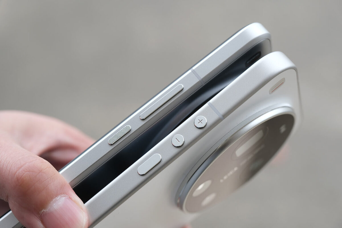 Xiaomi 15 Ultra vs 17 Ultra 本体右側