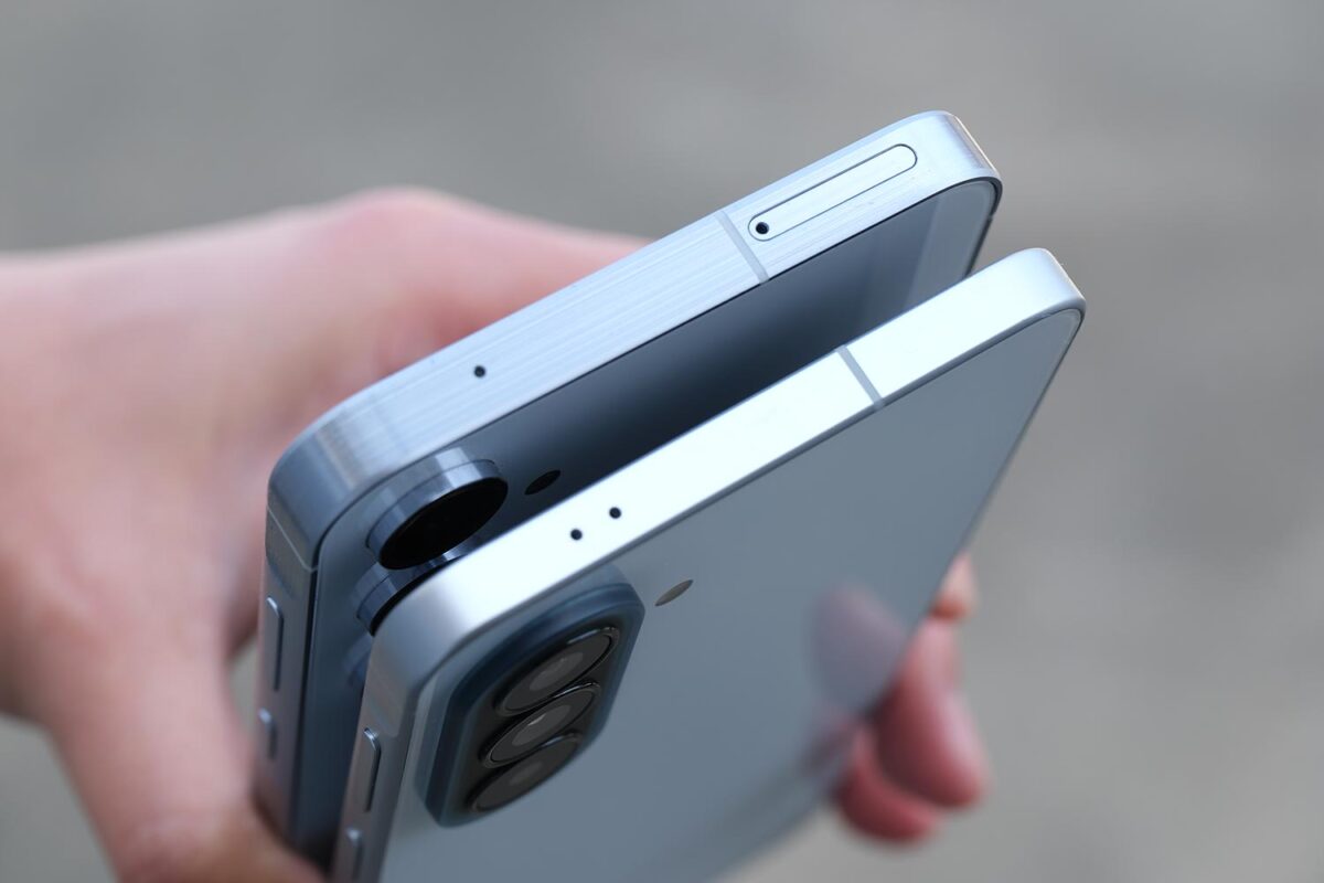 Galaxy A57 5G vs A55 5G 端末上