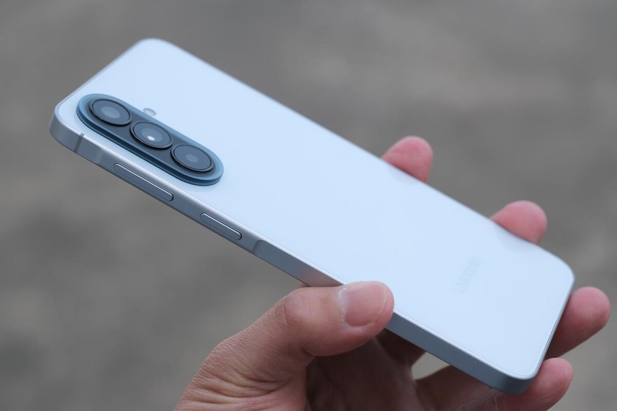 Galaxy A57 5G 本体の薄さ