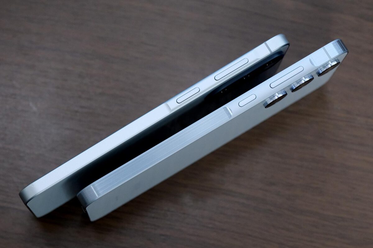 Galaxy A57 5G vs 55 5G 本体の厚み比較