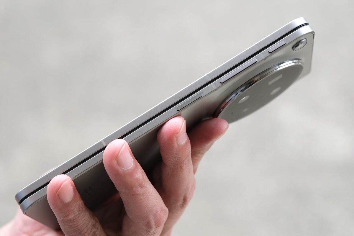 Find N6 閉じた状態(右側)