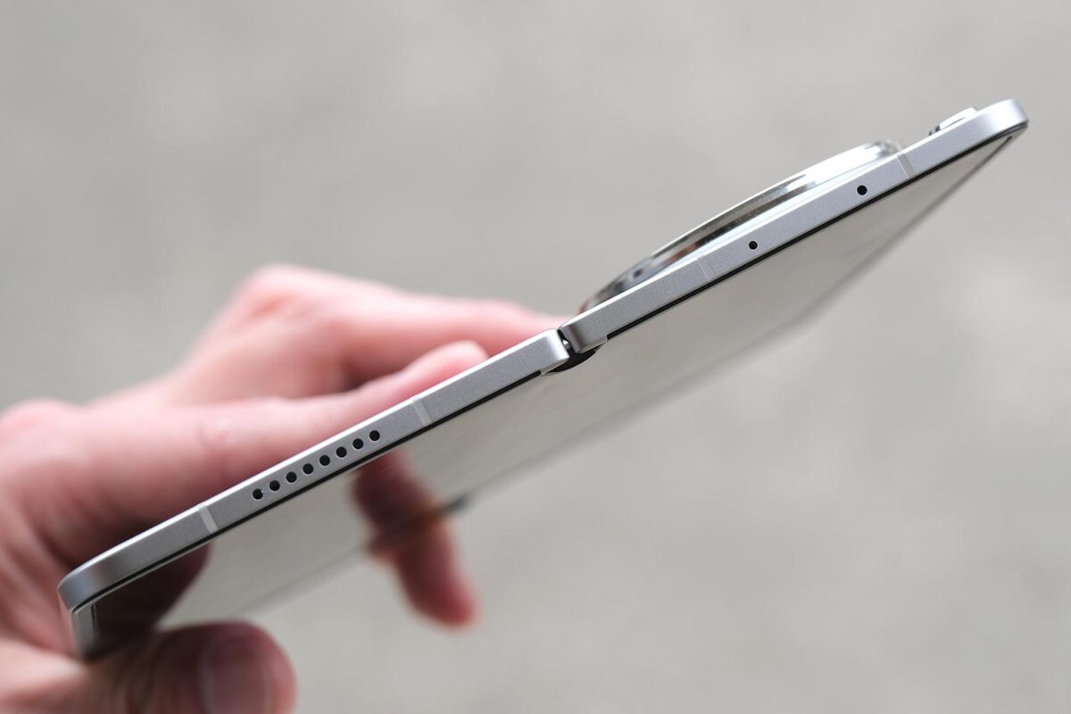 Find N6 端末の厚み(開いた状態)