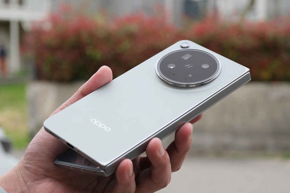 OPPO Find N6 閉じた状態