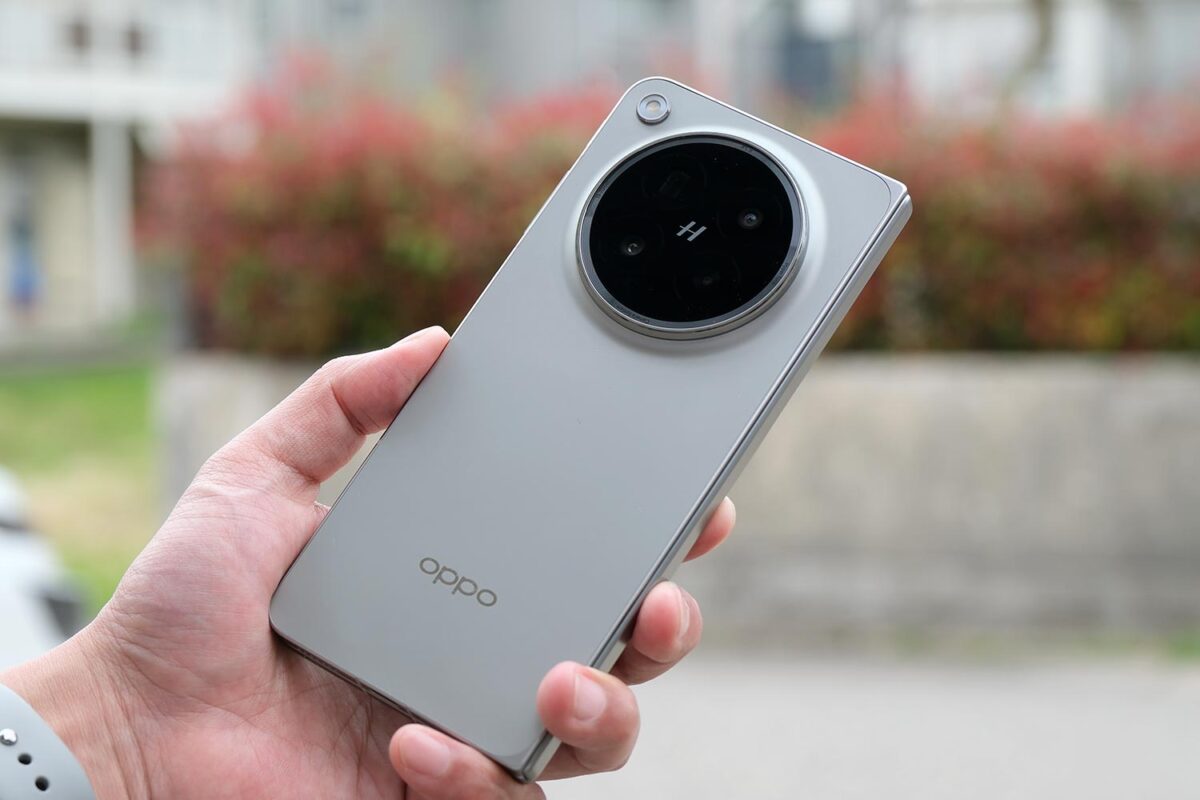 OPPO Find N6 背面パネル