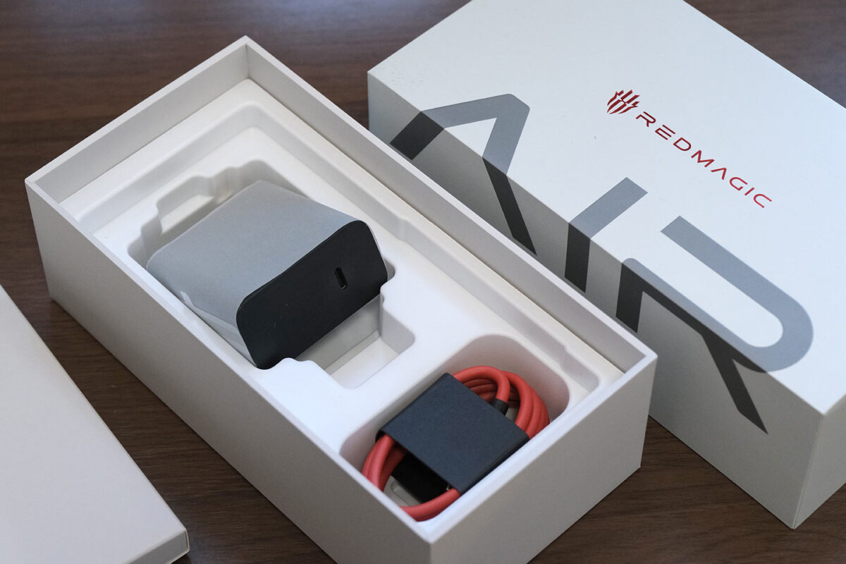 REDMAGIC 11 Air 電源アダプタとケーブル