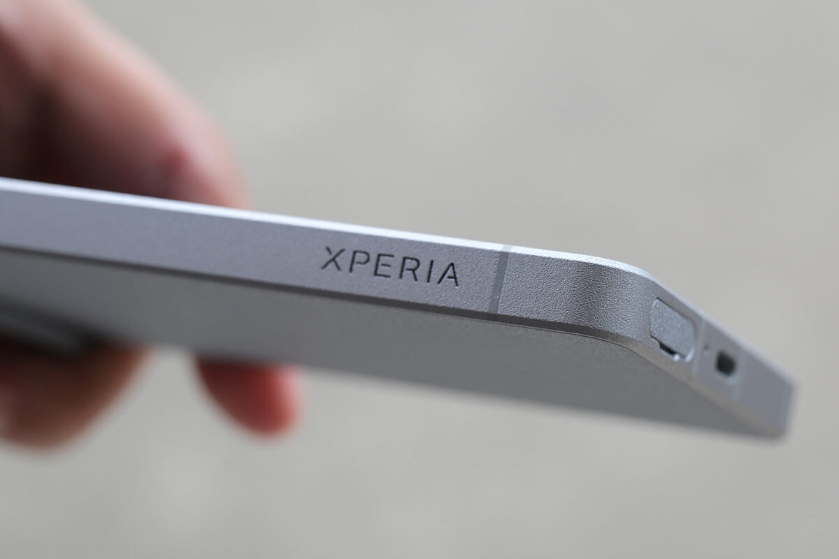 Xperiaのロゴが刻印