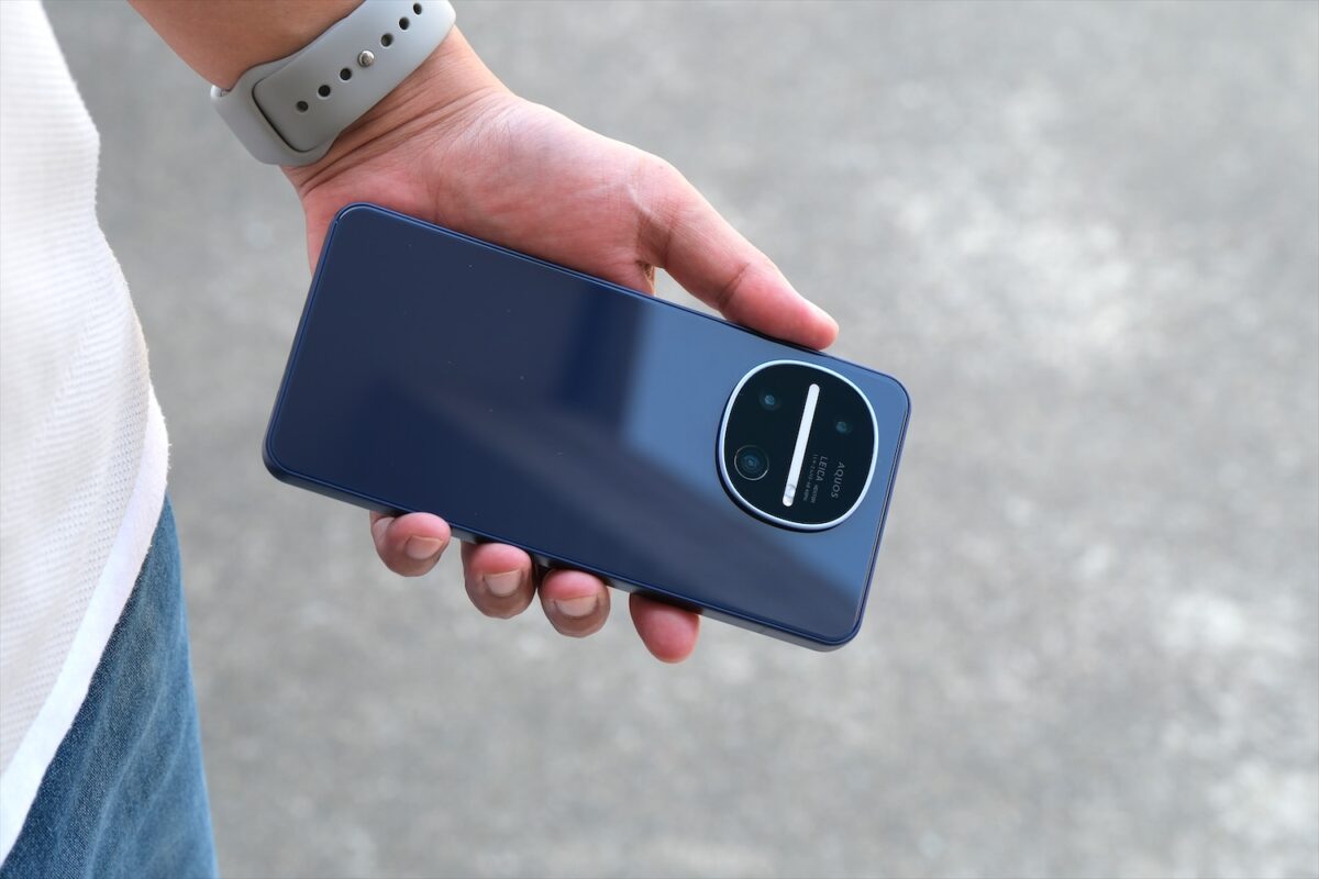 AQUOS R11
