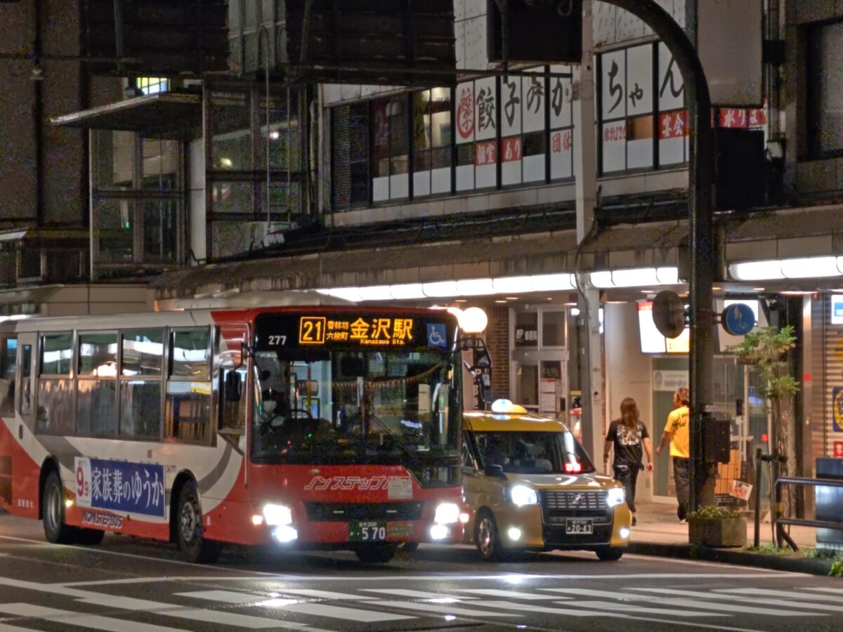 AQUOS R11 作例 夜景 バス