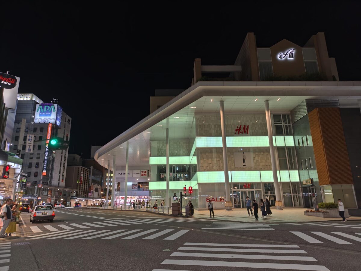 AQUOS R11 作例 夜景 駅前
