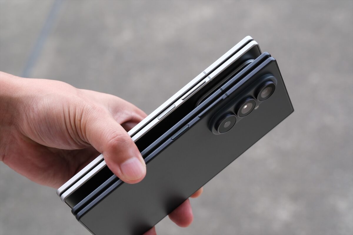 Galaxy Z Fold8 Ultra 右側面