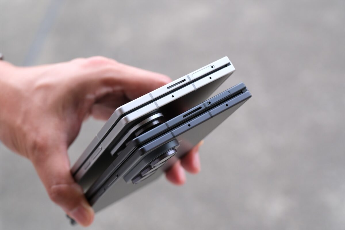 Galaxy Z Fold8 Ultra Galaxy Z Fold7 上側面 比較
