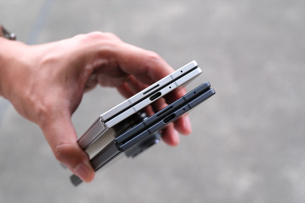 Galaxy Z Fold8 Ultra Galaxy Z Fold7 下側面 比較
