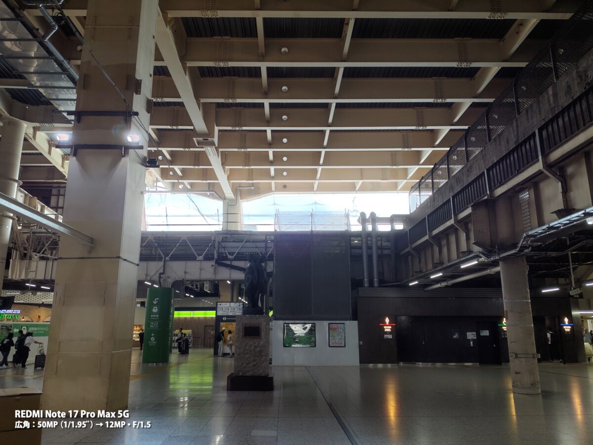 REDMI Note 17 Pro Max 5G 作例 駅 コンコース