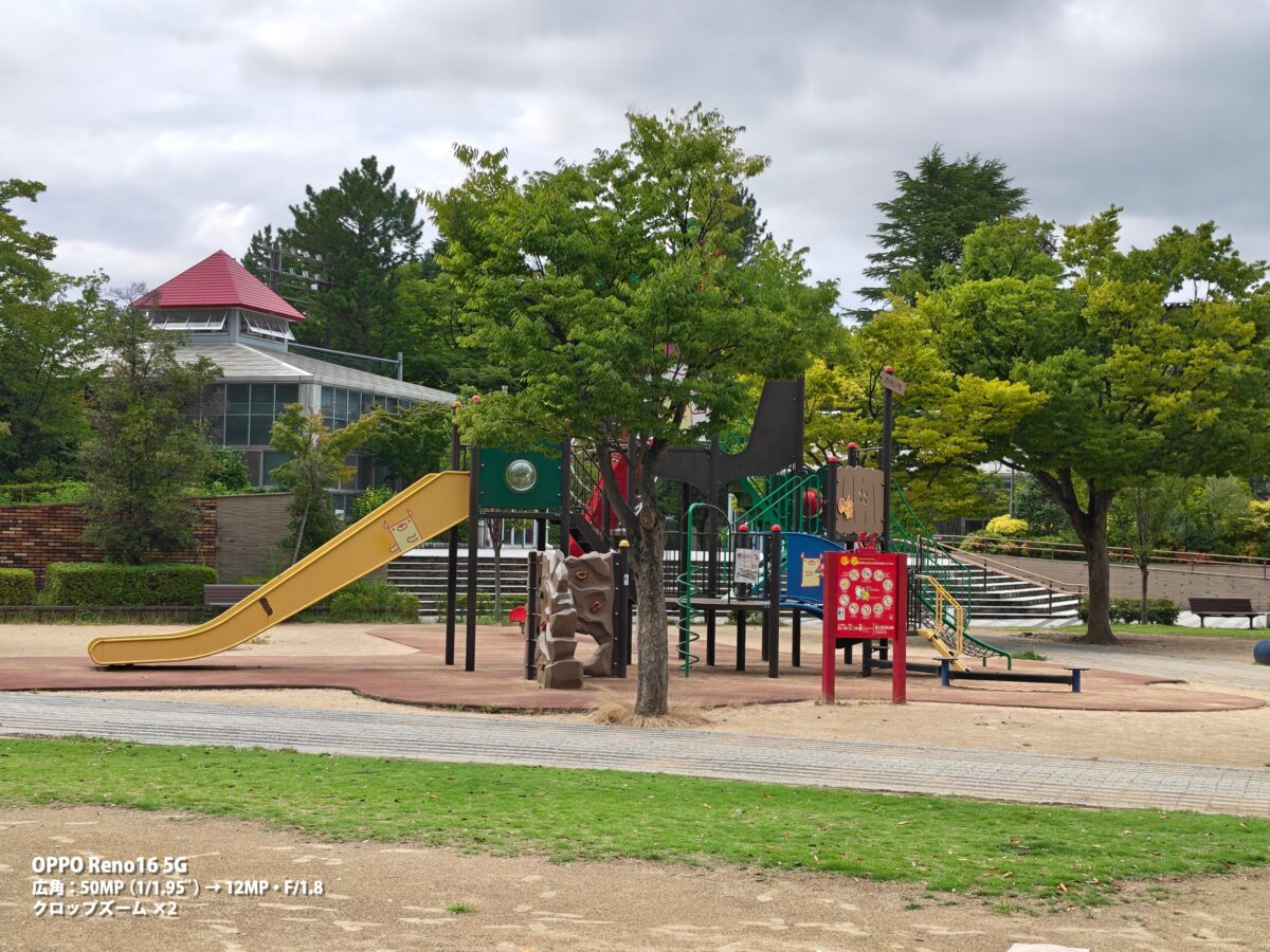 OPPO Reno16 5G 作例 公園 遊具